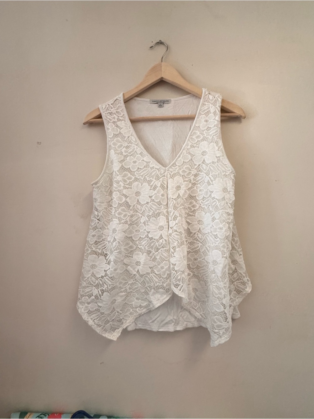 Green Envelope White Floral Lace V-Neck Sleeveless Camisole